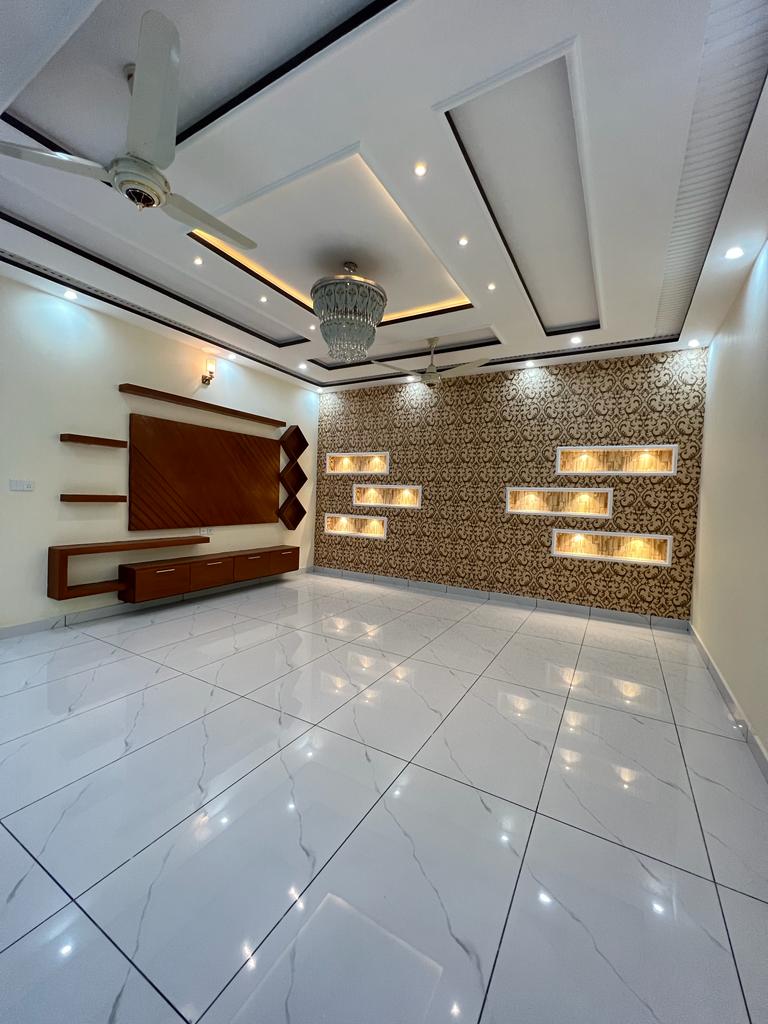 10 Marla House is Available for Sale