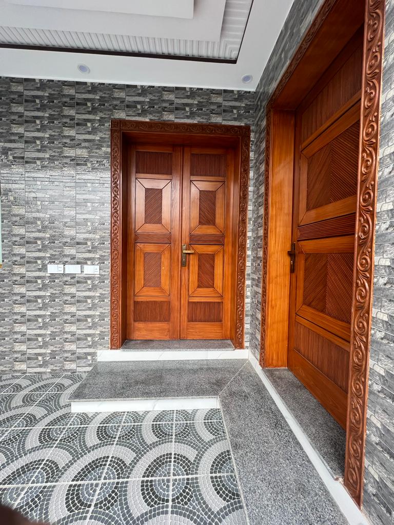 10 Marla House is Available for Sale