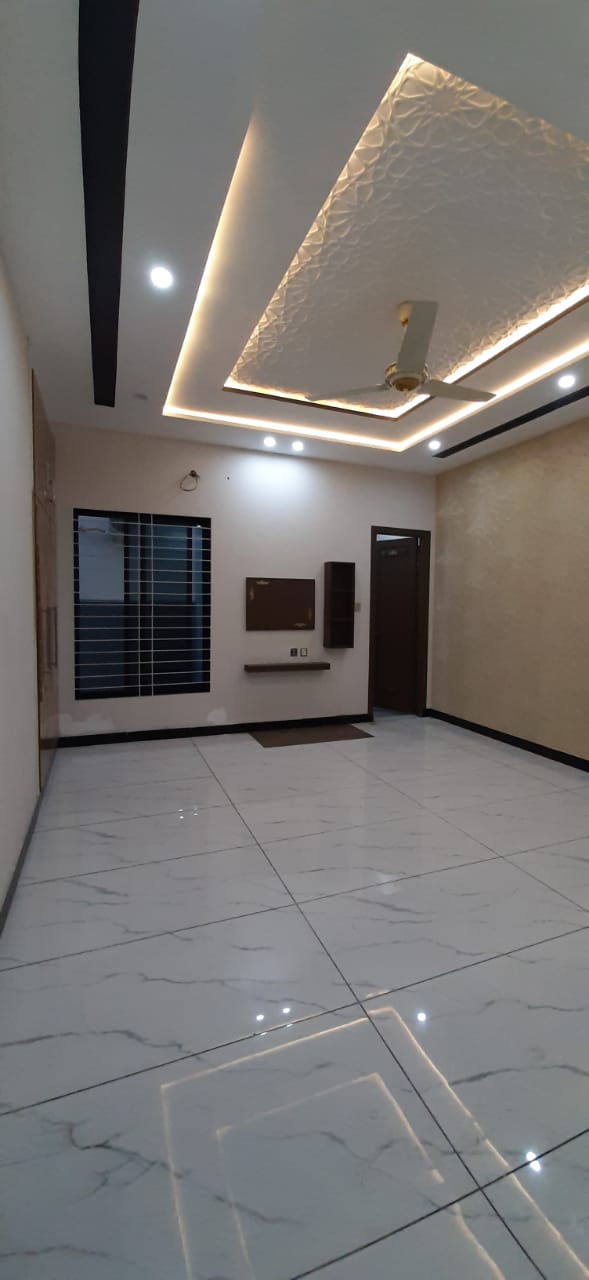 10 Marla House is Available for Sale