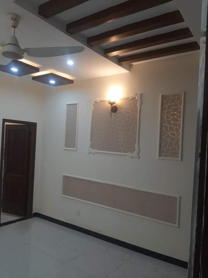 پاک عرب سوسائٹی مین فیروز پور روڈ 5 مرلے ٹرپل سٹوری 4 بیڈ 3 کچن