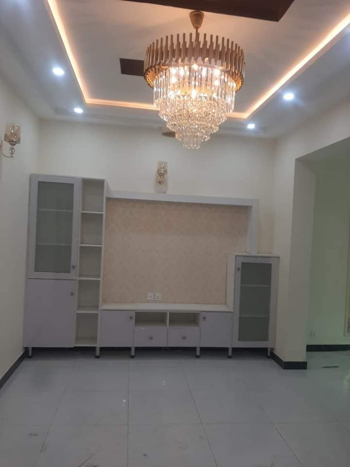 پاک عرب سوسائٹی مین فیروز پور روڈ 5 مرلے ٹرپل سٹوری 4 بیڈ 3 کچن