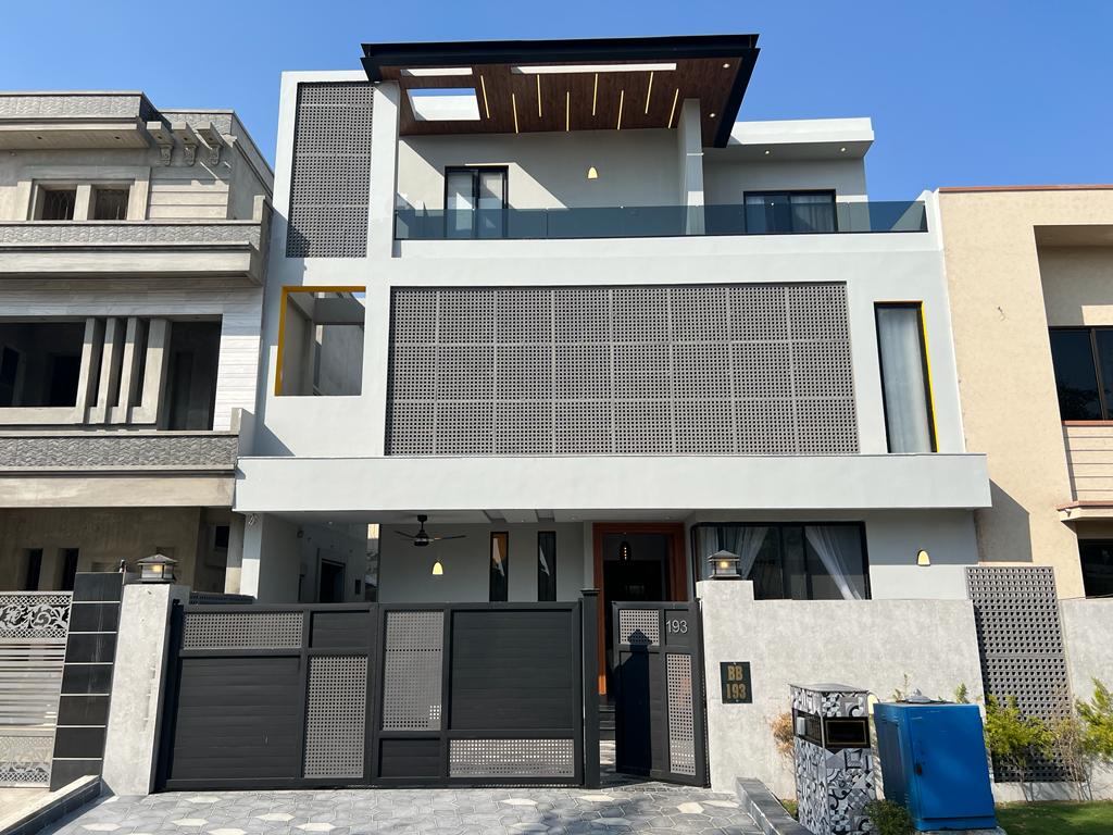 10 Marla House is Available for Sale