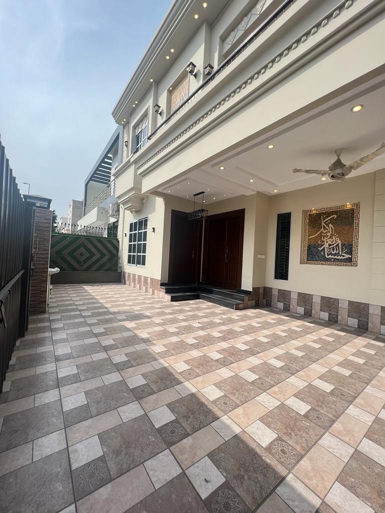 10 Marla House is Available for Sale