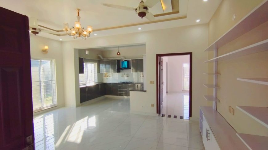 8 Marla Beautiful House For Sale  Location Bahria Orchard Lahore
