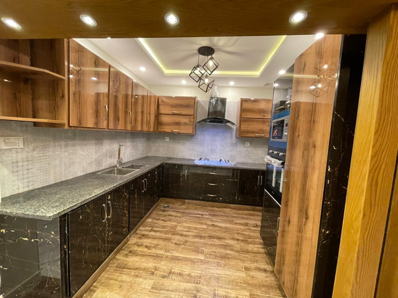 BEAUTIFUL 10 MARLA BEAUTIFUL HOUSE  PHASE-8 BAHRIA TOWN RAWALPINDI