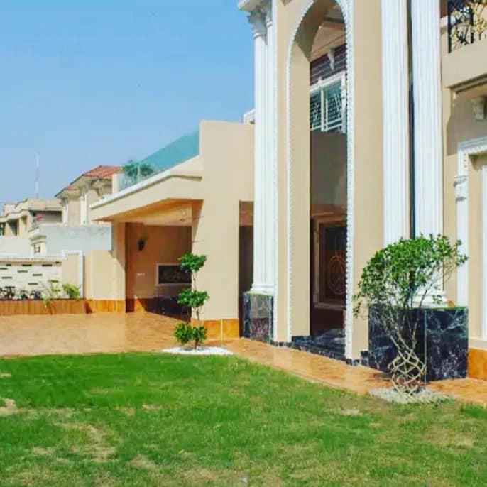 2-Kanal Spanish Design Bungalow For Sale