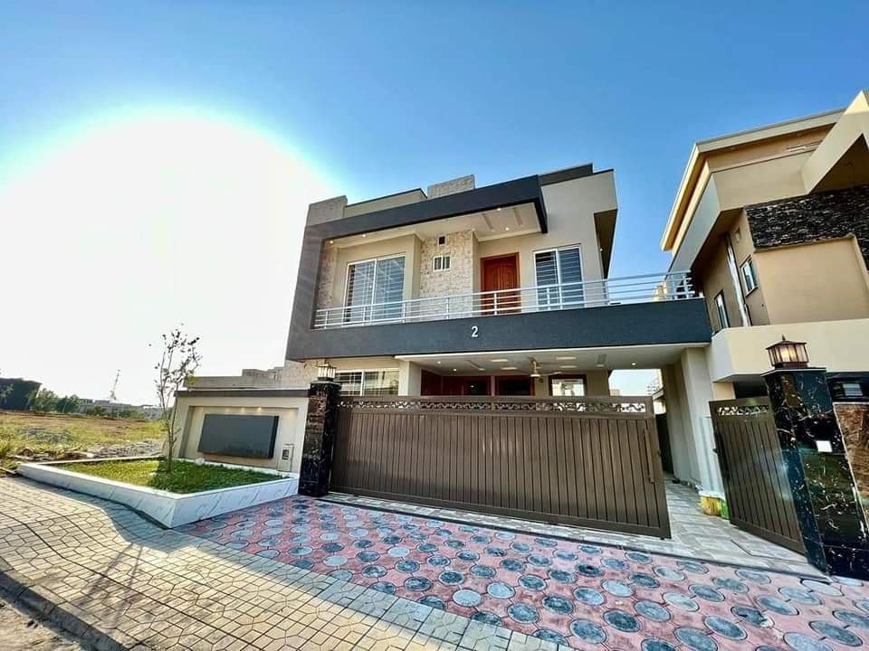 10 MARLA BRAND NEW DESIGNER HOUSE FOR SALE