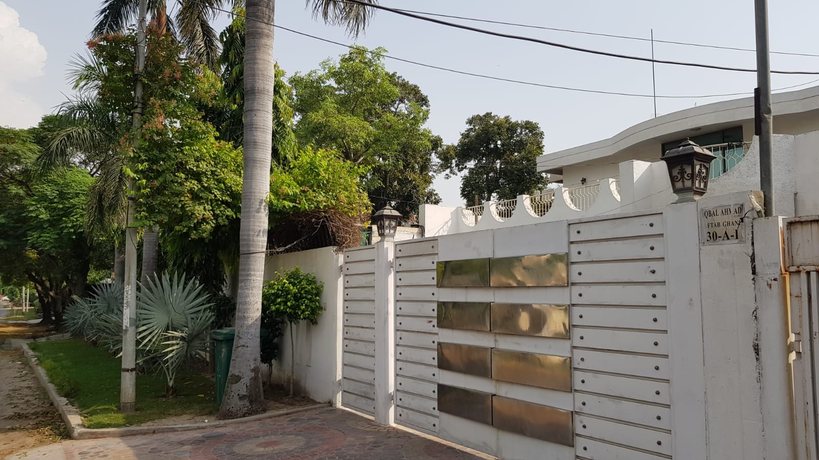 Beautiful House For Sale Area= 2 Kanal 7 Marla