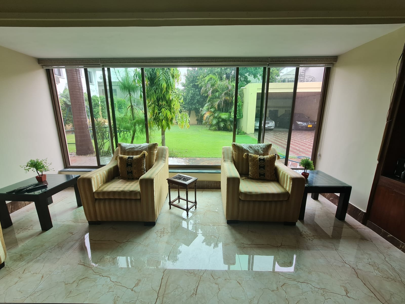 Beautiful House For Sale Area= 2 Kanal 7 Marla