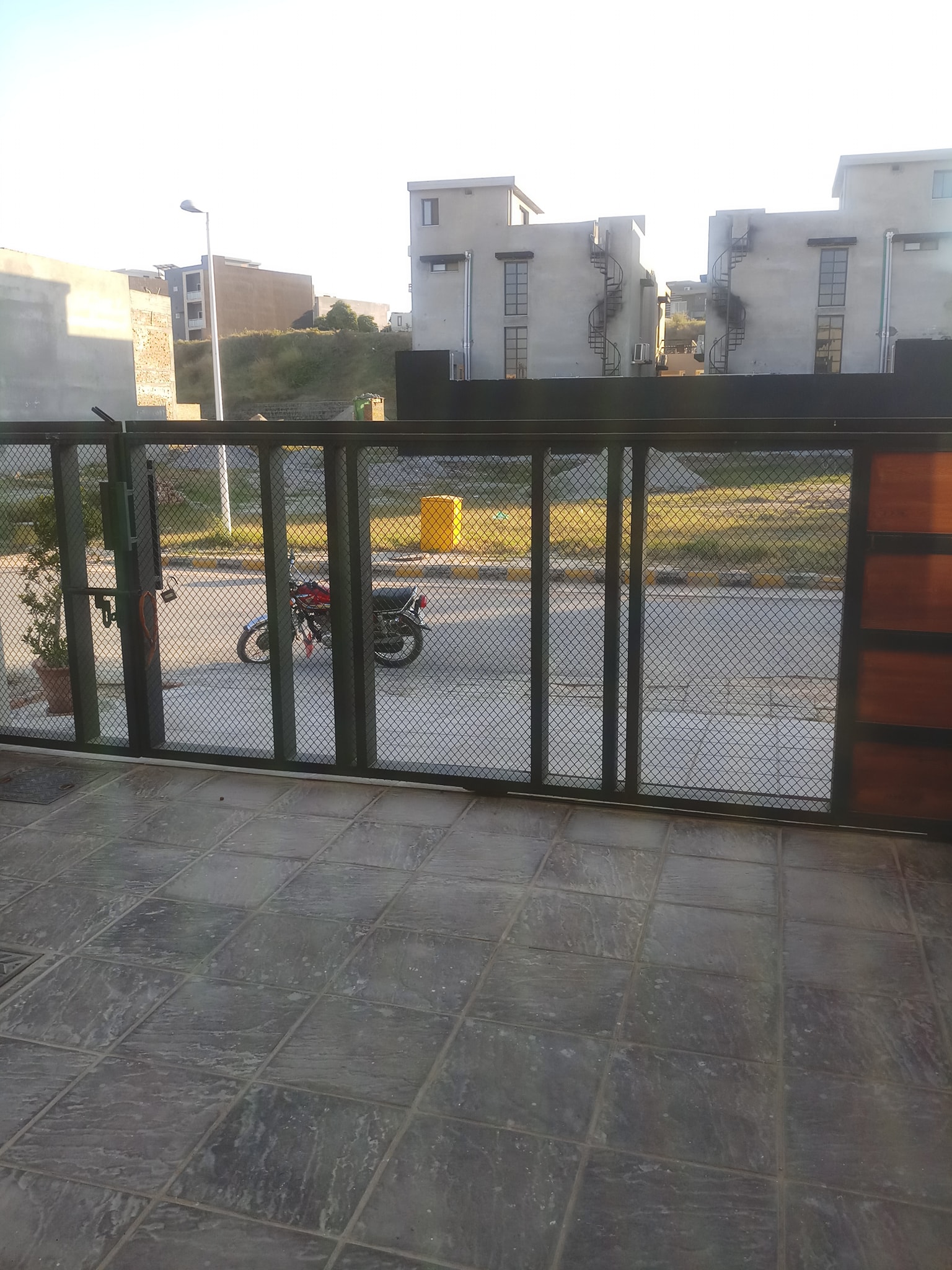 10 MARLA 3 STOREY BRAND NEW DESIGNER HOUSE FOR SALE