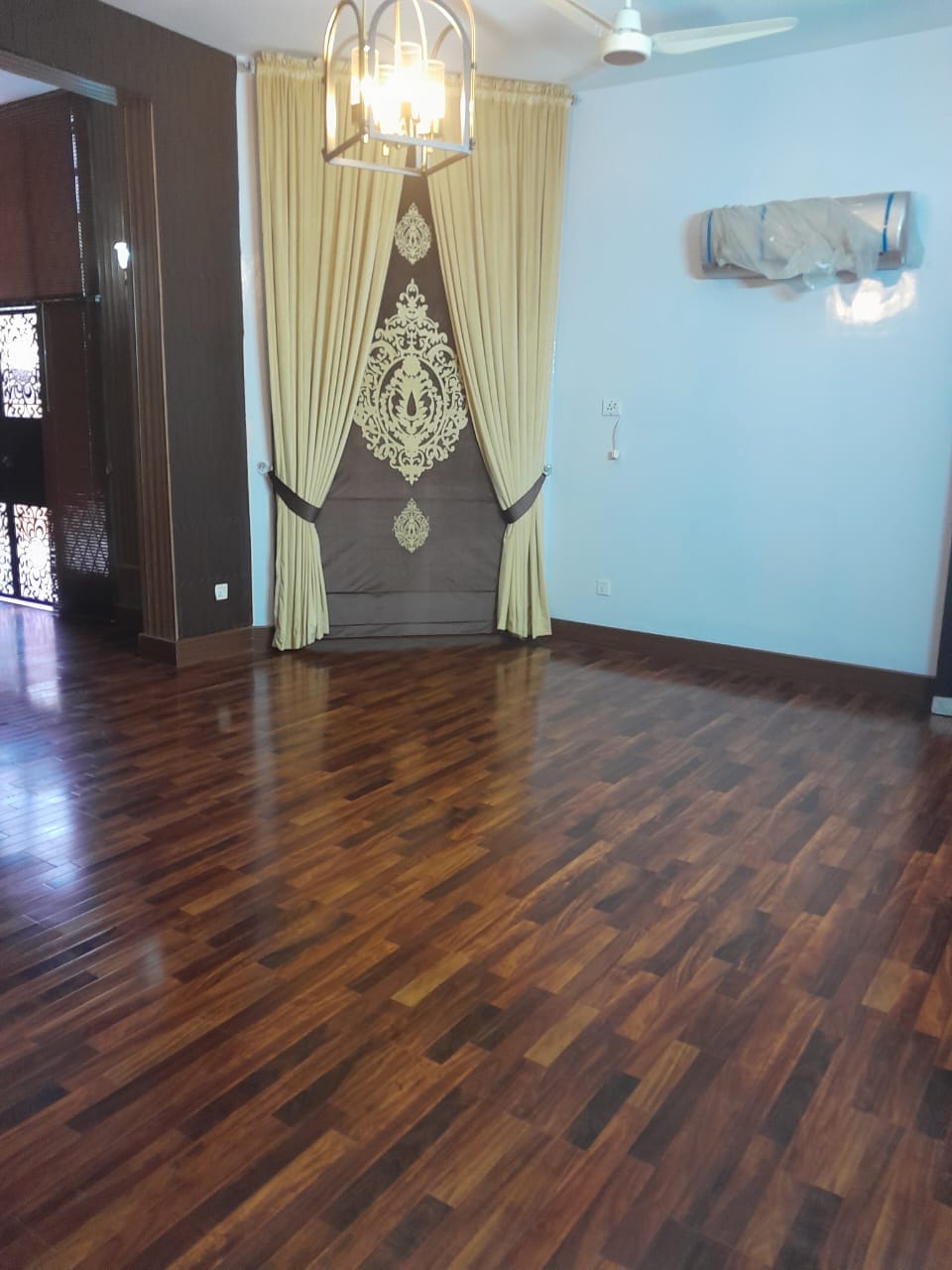 1 Kanal Beautiful House For sale