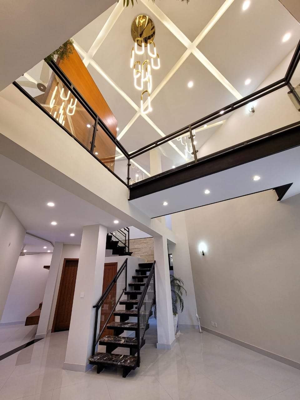 10 MARLA BEAUTIFUL SINGLE UNIT HOUSE OVERSEAS SECTOR BAHRIA TOWN RAWALPINDI/ISLAMABAD