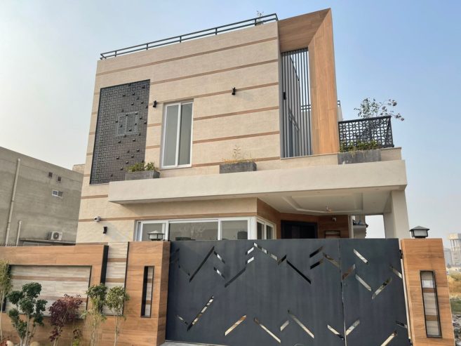 8Marla Full Basement Bungalow For Sale in DHA 9 Town lahore