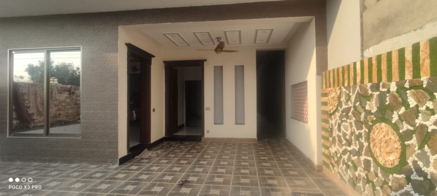 10 MARLA BRAND NEW HOUSE AVAILABLE FOR SALE IN UET Society near to Valencia town Lahore