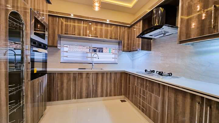 10 Marla Modern House For Sale