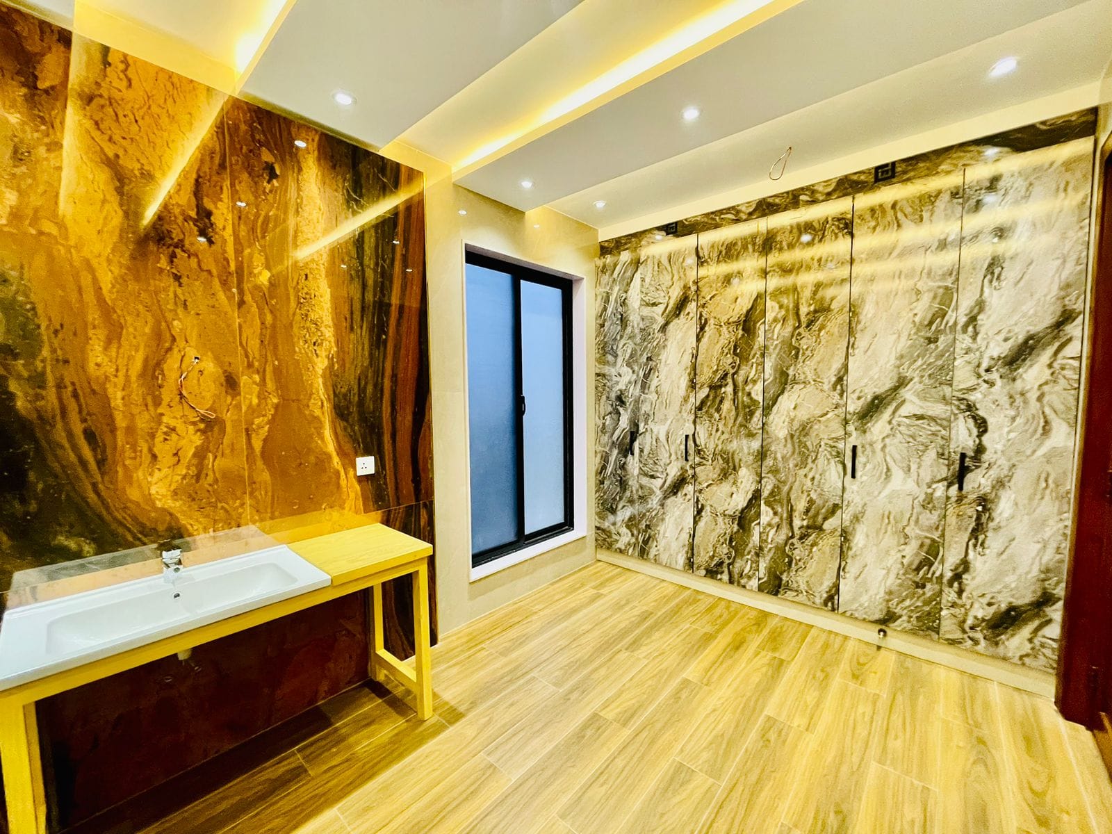 01 Kanal Modern Design Bunglow Available for Sale