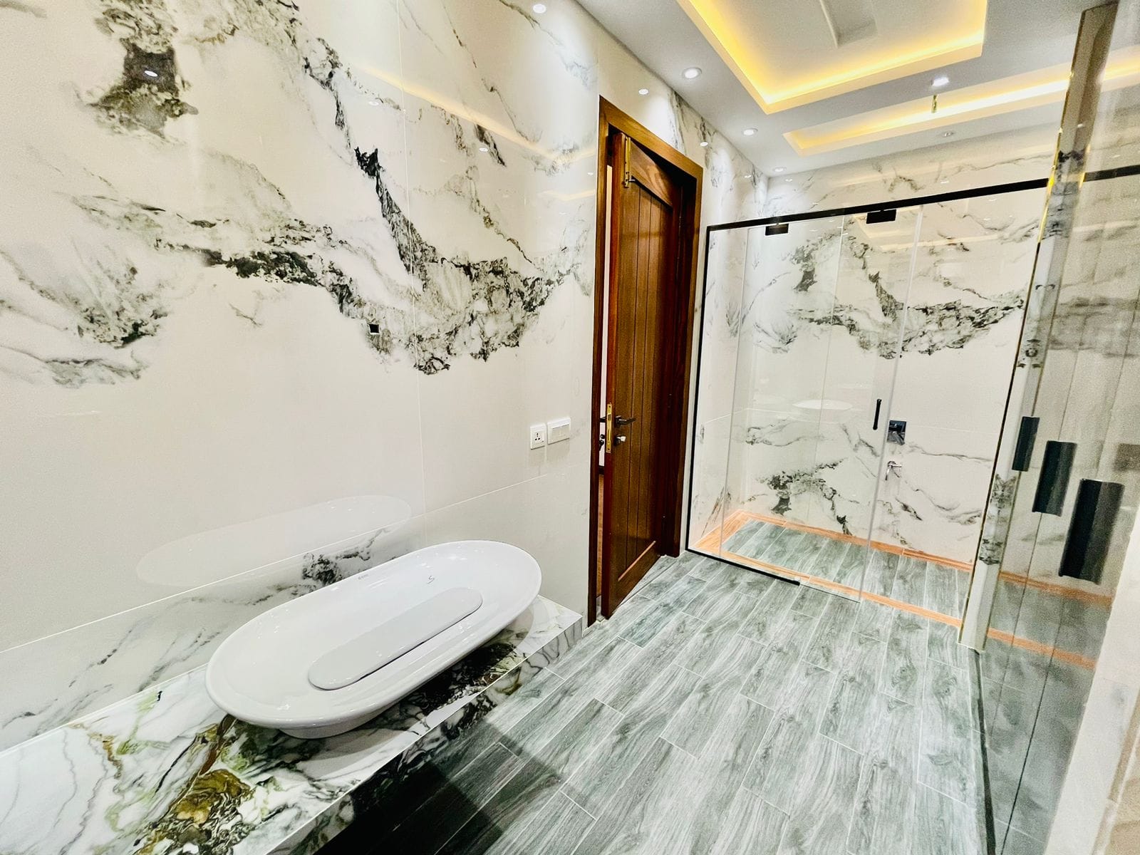 01 Kanal Modern Design Bunglow In sale