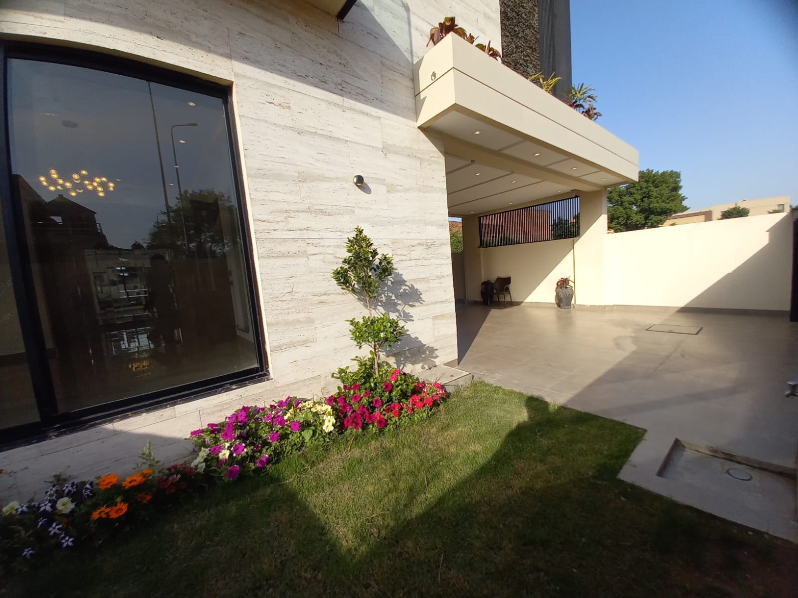 10Marla Brand New Modern Full Basement Bungalow For Sale in DHA phase 5