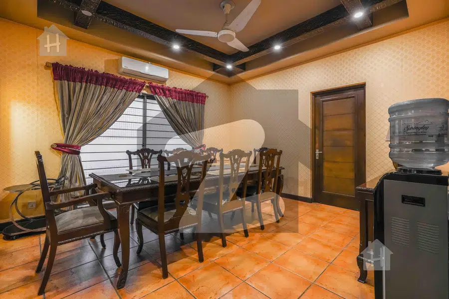 |House for sale prime loction