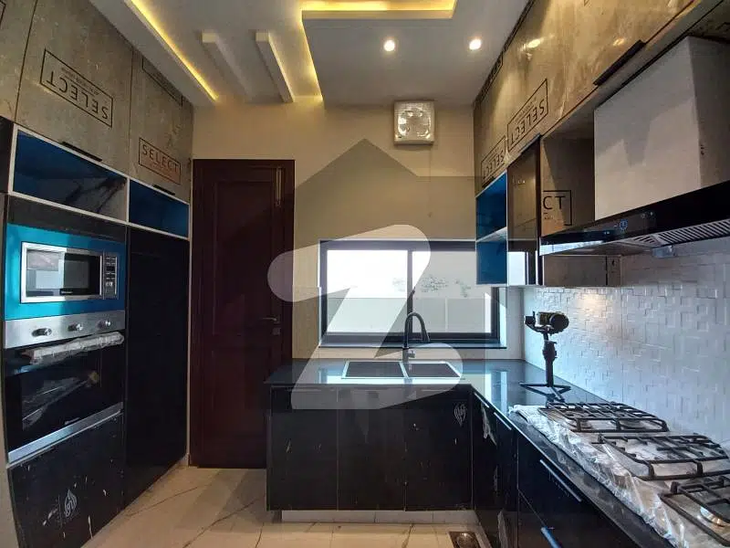 8 Marla Luxury And Elegant House For Sale