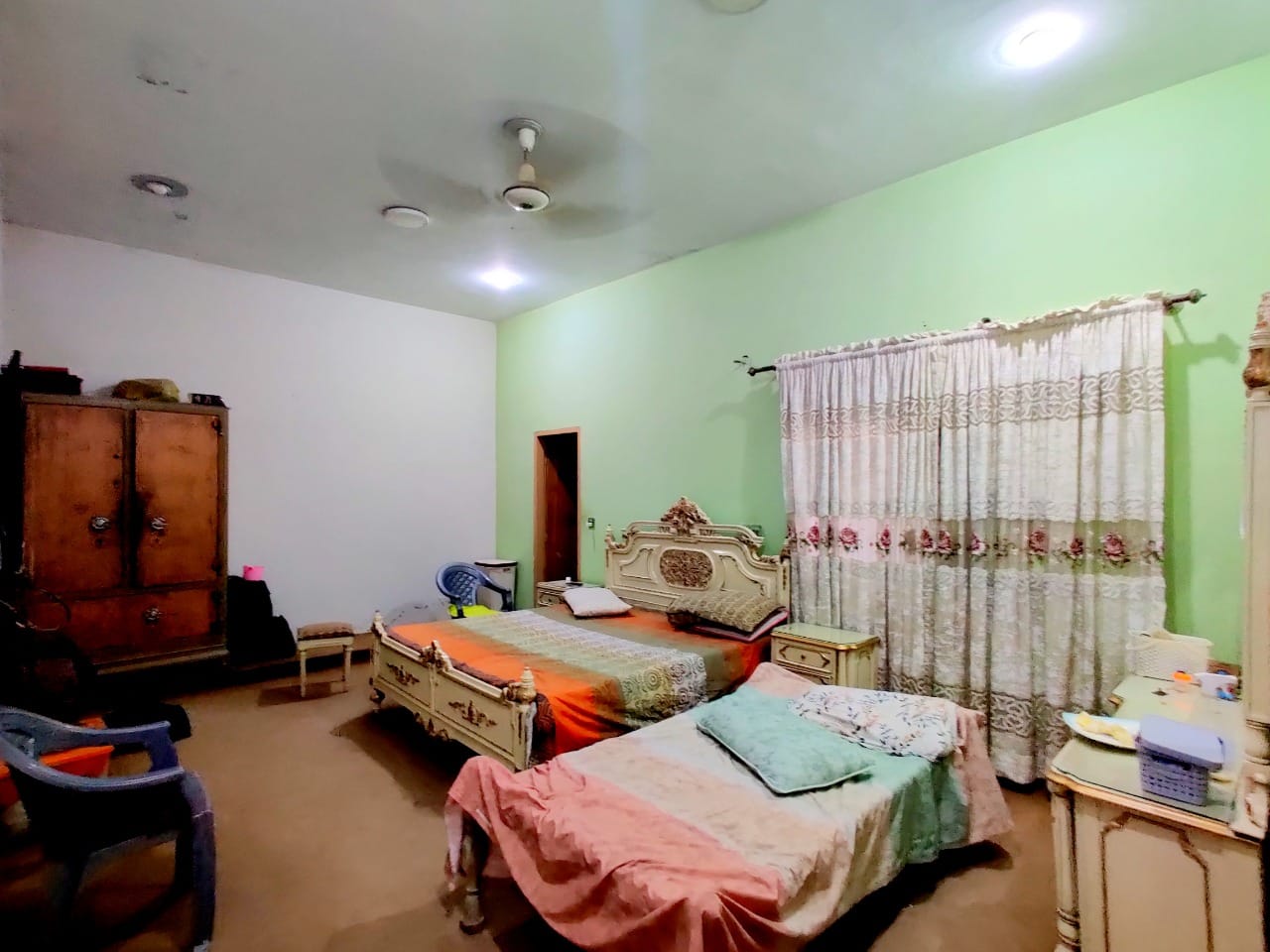 1 kanal 1½ story house for sale in near Expo Center and Thokher Niaz Baig.